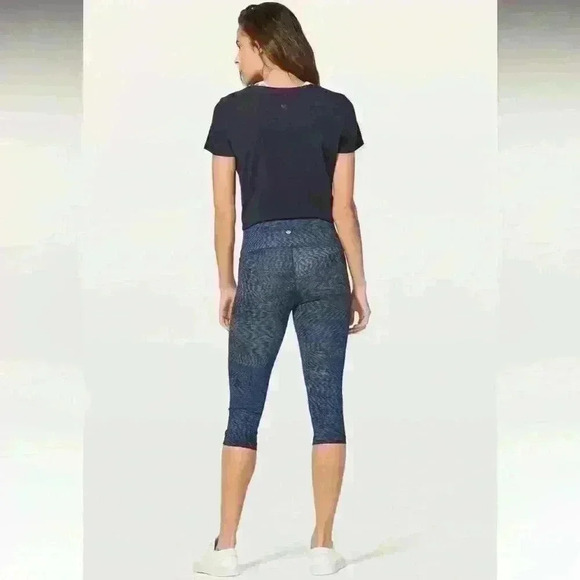 Lululemon Wunder Under Hi-Rise 1/2 Tight *Full-On  Luxtreme 17" - Picture 3 of 7